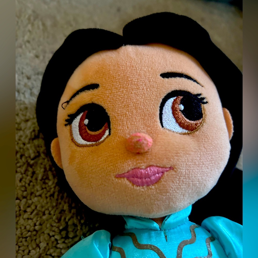 Jasmin plush